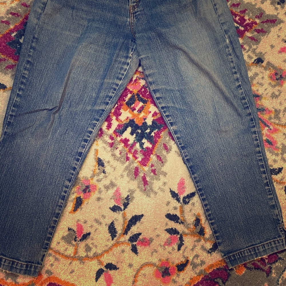 Levi Capris size 12